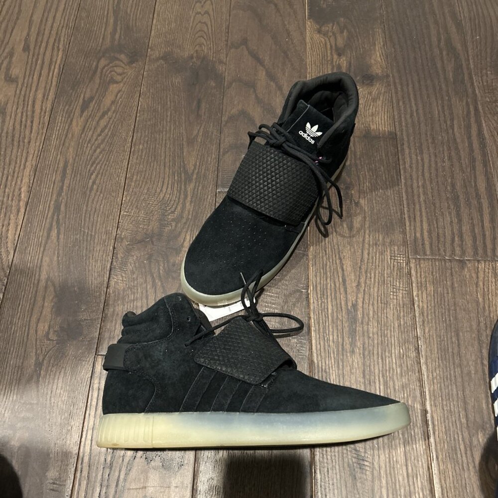adidas Tubular Invader Strap Sneakers Men's Size 10.5 Black BB5037. Scuff marks